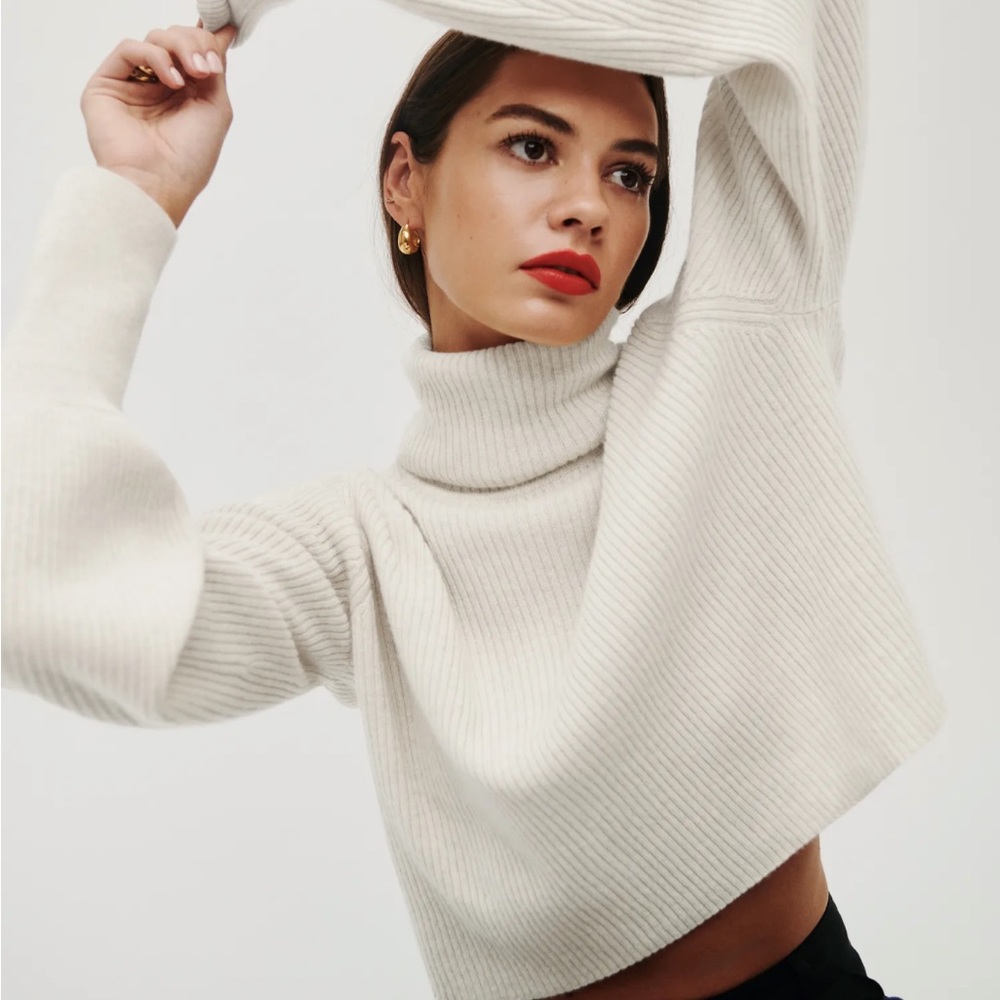 Luisa Cropped Cashmere Sweater. Size M